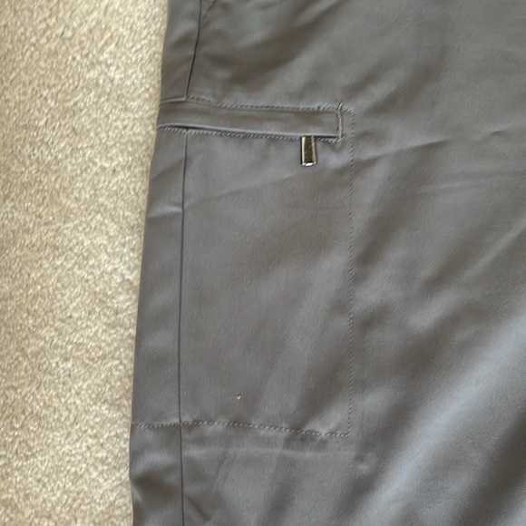 Men’s Izod golf shorts. New condition. - Picture 3 of 6